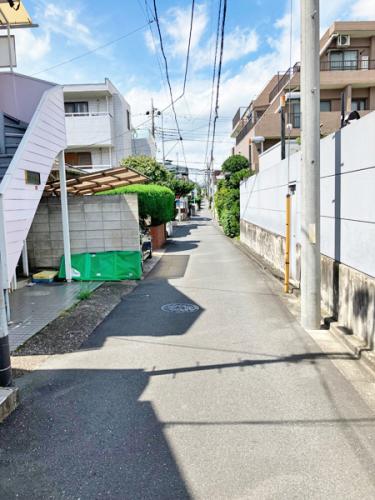 周辺は閑静な住宅街。静かな環境で暮らせます。 周辺は閑静な住宅街。静かな環境で暮らせます。