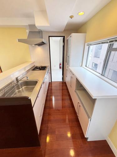 キッチン背面にも小窓があるため通気性がよく臭いがこもりません！