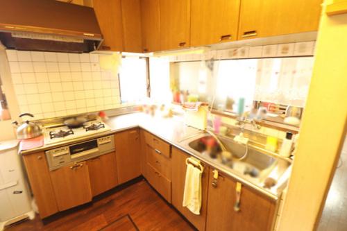 1階のキッチンはL字型を採用しております。家事動線に配慮