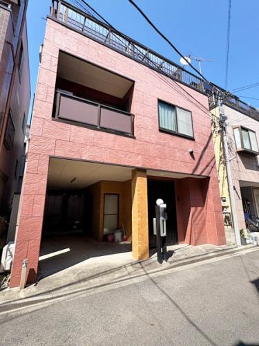 鉄骨造　3階建　３LDK　南西道路接道につき陽当たり良好です。