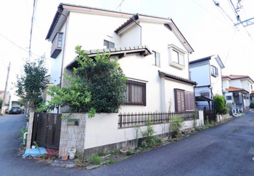 小学校まで徒歩５分圏内。低学年のお子様も安心の通学距離です。