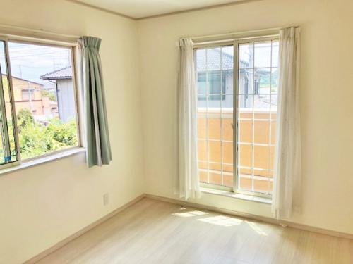 6.5帖の洋室！お洗濯はもちろん家庭菜園なども楽しめそうなバルコニー付き！