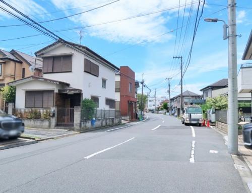 前面道路と現地 前面道路と現地