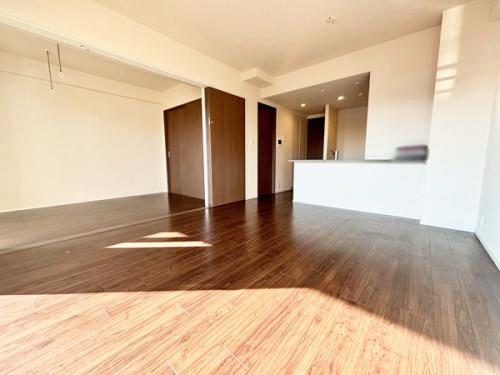 約14.1帖のＬＤＫ　ＬＤ部分にガス温水式床暖房が設置されています。