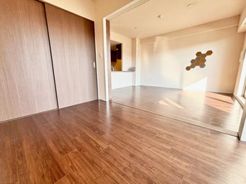 ＬＤＫ＋隣接の洋室、間仕切りを開放すれば計19.1帖のおもてなしスペースに。