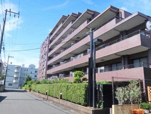 2000年2月築。複数沿線利用可能で通勤・通学等に便利な立地