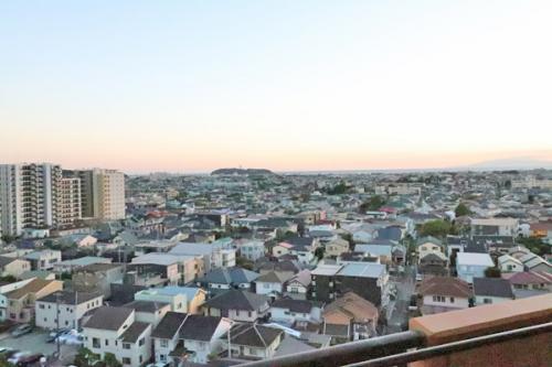 バルコニーからの眺望です。最上階ならではの開放感があります！