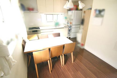 ●2025年10月撮影・明るいダイニングキッチンです。