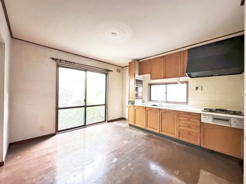 三口コンロのシステムキッチン