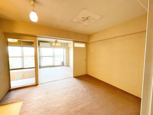 間仕切りを除き開放的なスペースへリノベいかがでしょうか。※別途費用はかかります。