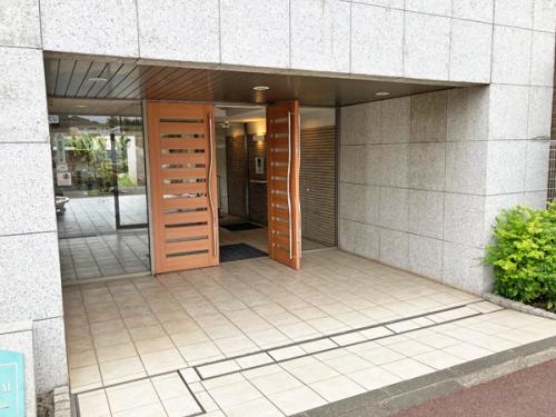 素敵な暮らしの象徴空間。優雅な気品をたたえるエントランスホール