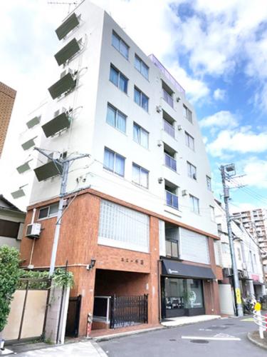 都営三田線「千石」駅徒歩１分、通勤通学が快適な立地。