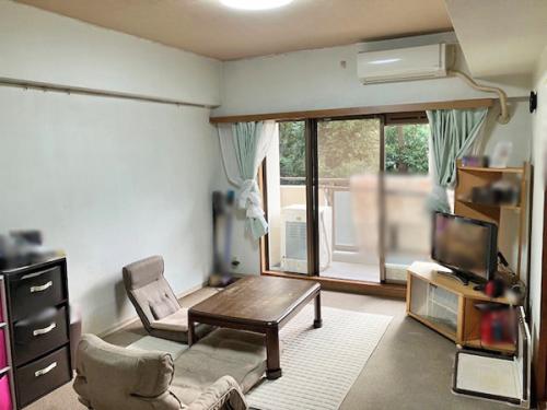 大きい家具を配置してもスペースにゆとりができる10.7帖のリビング