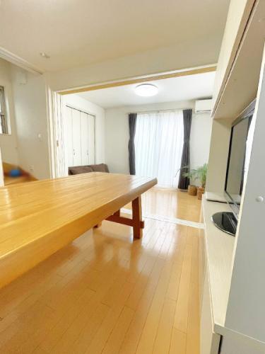 リビングと洋室が隣接しており、一続きでお使いいただけます。