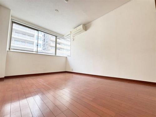 使える壁面も広いので、お好きな家具の配置もok！