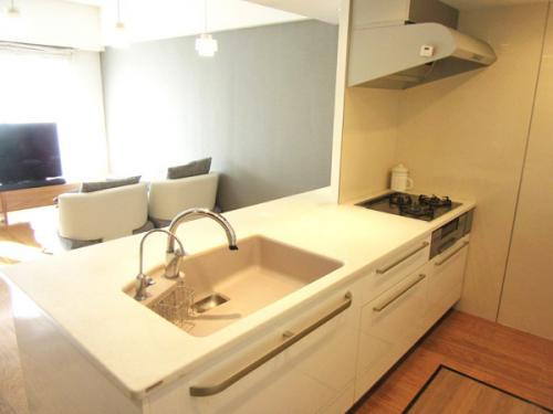 人気のカウンターキッチン！楽しくおしゃべりしながらお料理ができます