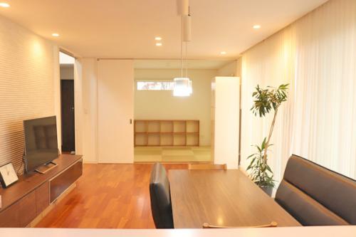 LDK約19.7帖と和室4.5帖を開口して利用するとお子様の喜ぶ広々空間