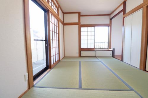 約6帖和室。家族のくつろぐ場として、またゲストルームとしてもご利用いただけます