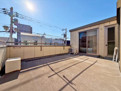 屋外コンセントや室外機があり、電源の確保が容易。活用幅が広がります。