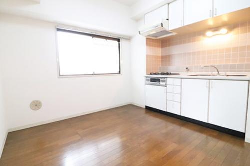 ダイニングキッチンはフローリング