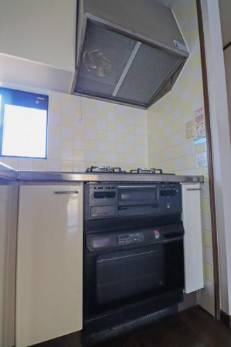 ガス台　明るい窓付きです