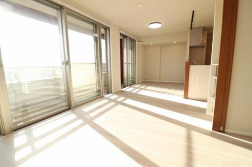 ご家族みんながゆったりくつろげる広々リビング