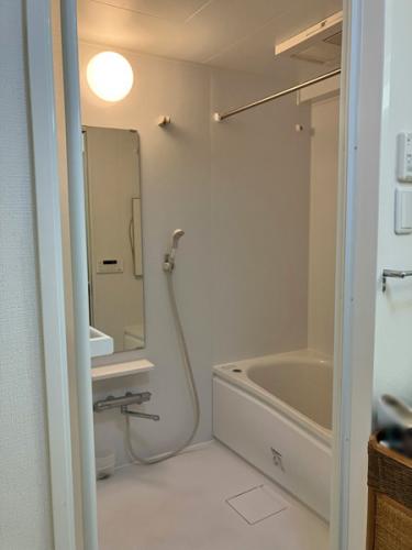 追焚機能付きのオートバス。浴室乾燥機付きで天候や時間帯に関わらず洗濯ができます。