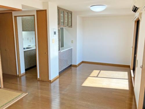 ワイドな床暖房付のリビングでゆっくりおくつろぎください！