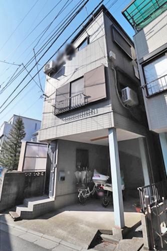 現況建物あり、木造3階建て(1997年3月建築) 現況建物あり、木造3階建て(1997年3月建築)