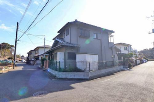 北西角地。北側約6ｍ公道。西側約6ｍ公道