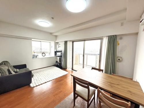 室内の梁を少なくしたアウトフレーム工法　リビングダイニングにＴＥＳ温水式床暖房