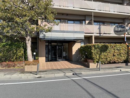 インターホン、オートロックも完備で防犯面でも安心です。