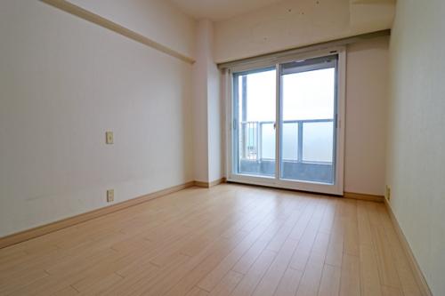 各居室に収納があるので寝室としてもお子様のお部屋としても！