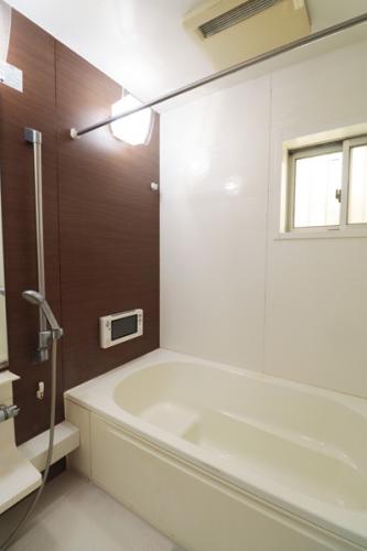 浴室換気乾燥機付きの浴室