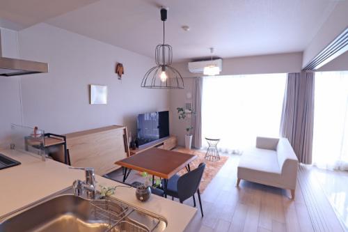 8階部分、明るく眺望の良い南東向きリビング