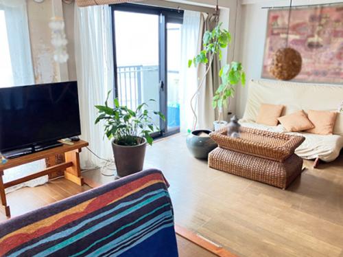 隣接する約６帖洋室を開放することで、さらに広々とした空間が広がります