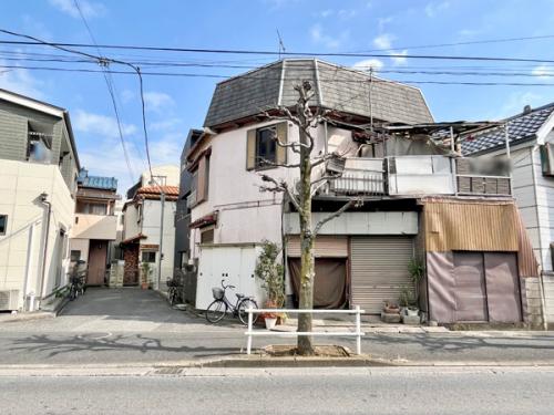 接面道路：北西側 公道・幅員約１１ｍ、北側 私道・幅員４ｍ