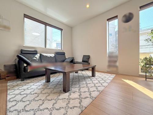 リビングには足元から室内全体を穏やかに暖める床暖房あり！