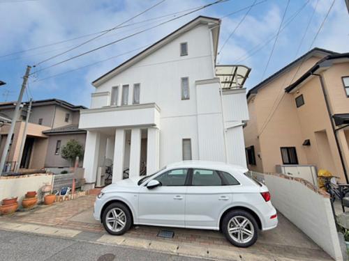 白を基調とした外観。外壁、屋根塗装工事実施（2019年11月）