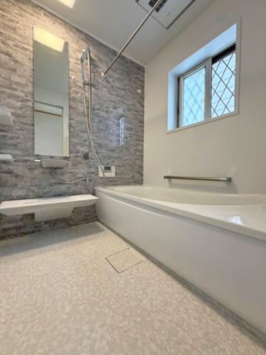 18×18サイズ（1.25坪）の広々ユニットバス。新規交換（2024年11月）