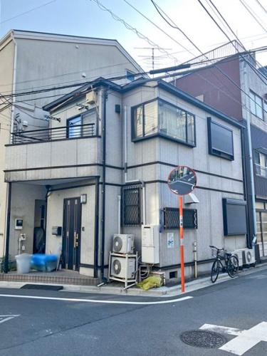 現状古家付き。建築条件はございません。お好きなハウスメーカーで建築可能です。 現状古家付き。建築条件はございません。お好きなハウスメーカーで建築可能です。