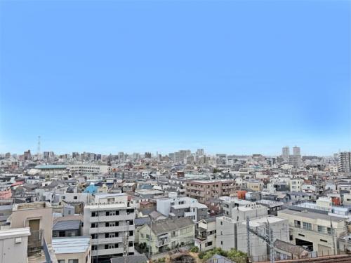 １０階バルコニーからの眺望です。角住戸につき、眺望良好です。