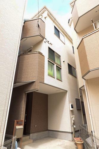 2014年9月築　木造3階建　3LDK+1S（納戸）+カースペース