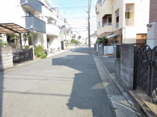 前面道路の先の公道　東側方面