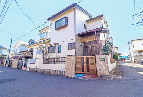 角地に立地。景観の保たれた、低層区域。