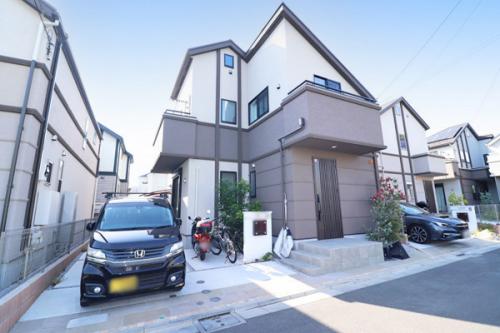周辺は緑豊かで閑静な住宅街。