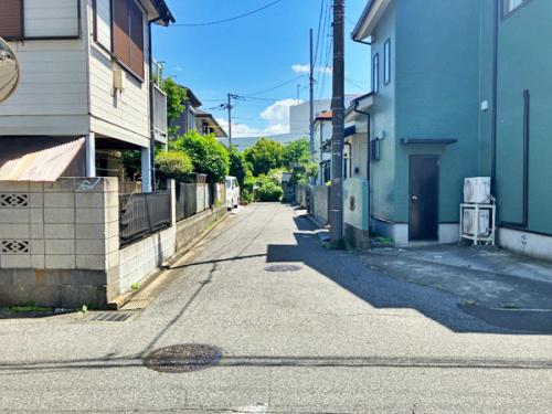 前面道路:西側約6m公道・南側約4m私道 前面道路:西側約6m公道・南側約4m私道