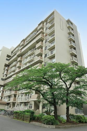 市川グリーンハイツＤ棟はエレベーターはスッキプフロア、停止階は５，９階です