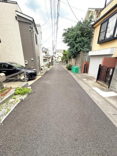 周辺は落ち着いた住宅街が広がり、住環境良好なエリアです。