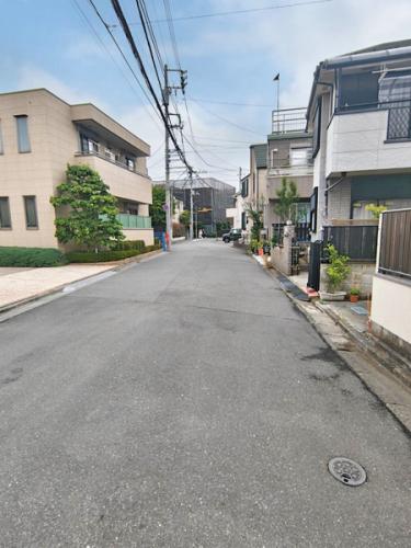 前面道路は西向き公道、幅員約6.3m 前面道路は西向き公道、幅員約6.3m
